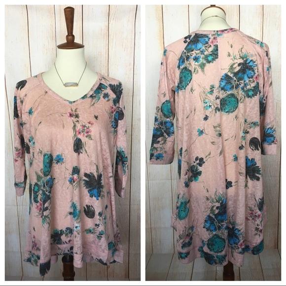 Floral hi-lo v-neck Tunic 🌸 - Picture 2 of 6